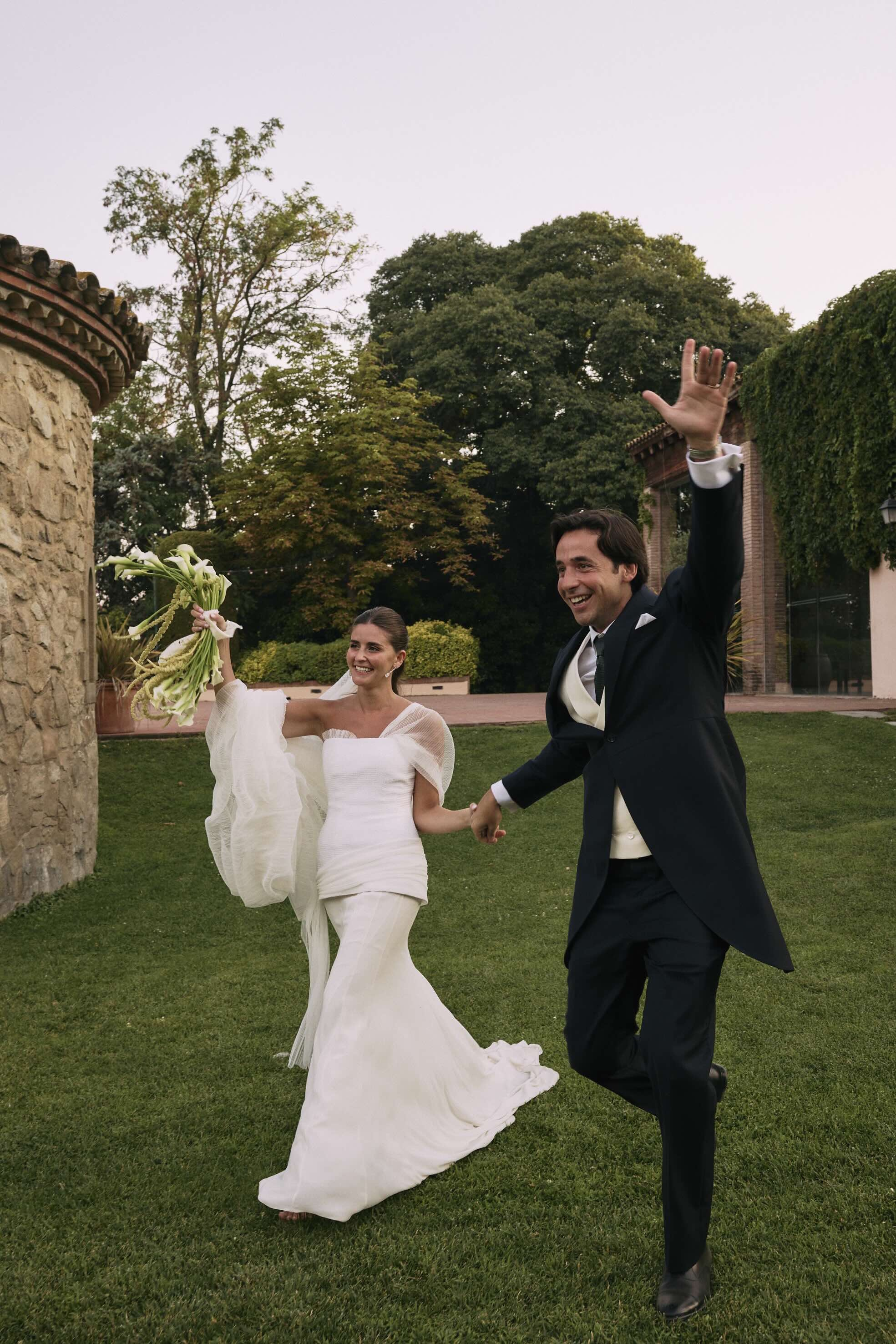 La preciosa novia catalana con cuerpo palabra de honor y un vestido desmontable