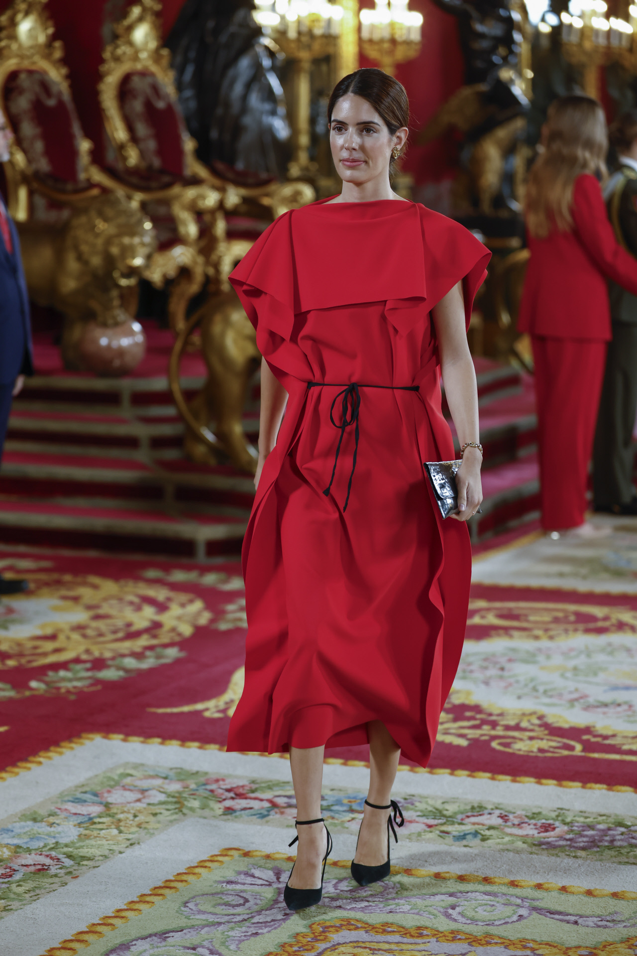 Sofía Palazuelo elige el rojo para convertirse en la invitada más elegante a la recepción del 12 de octubre, día de la Hispanidad
