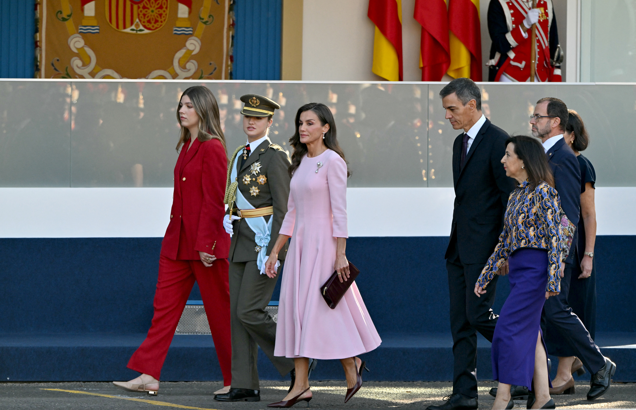 De todas las invitadas en el desfile de la Hispanidad nos encantó el look de Zara de esta ministra