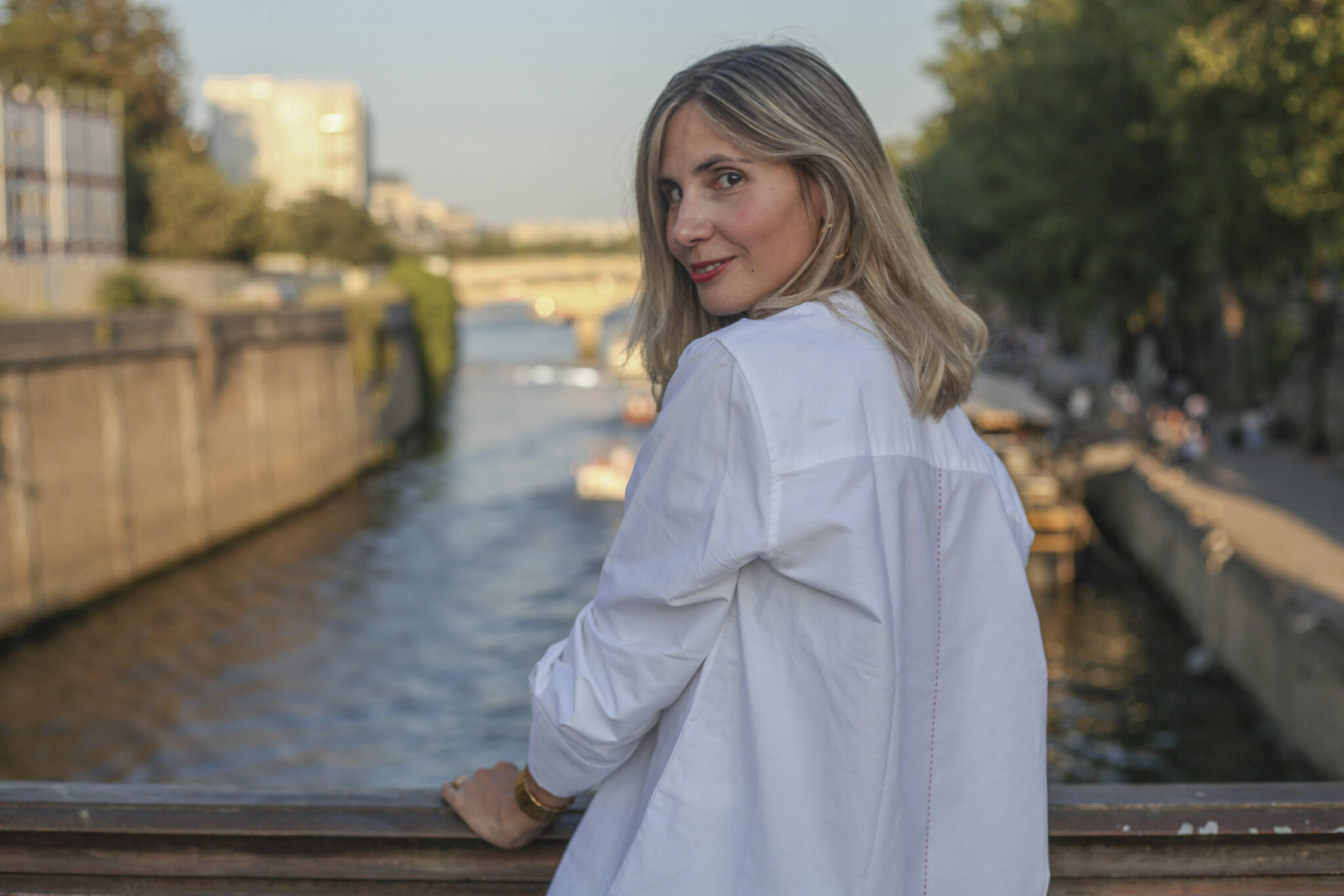 Paula Klein (40 años), escritora: "Si has leído un libro, te ha gustado muchísimo y lo consideras merecedor de un premio, ¿qué ocurre si después descubres que lo ha escrito la IA?"