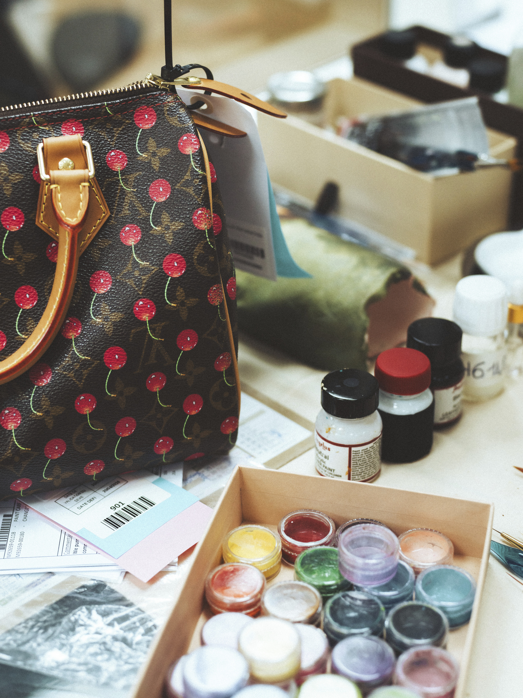 Sin albornoz ni pompas de jabón, pero lo llaman "Bag Spa". Nos adentramos allí donde salen "frescos" y reparados los bolsos joya de Louis Vuitton