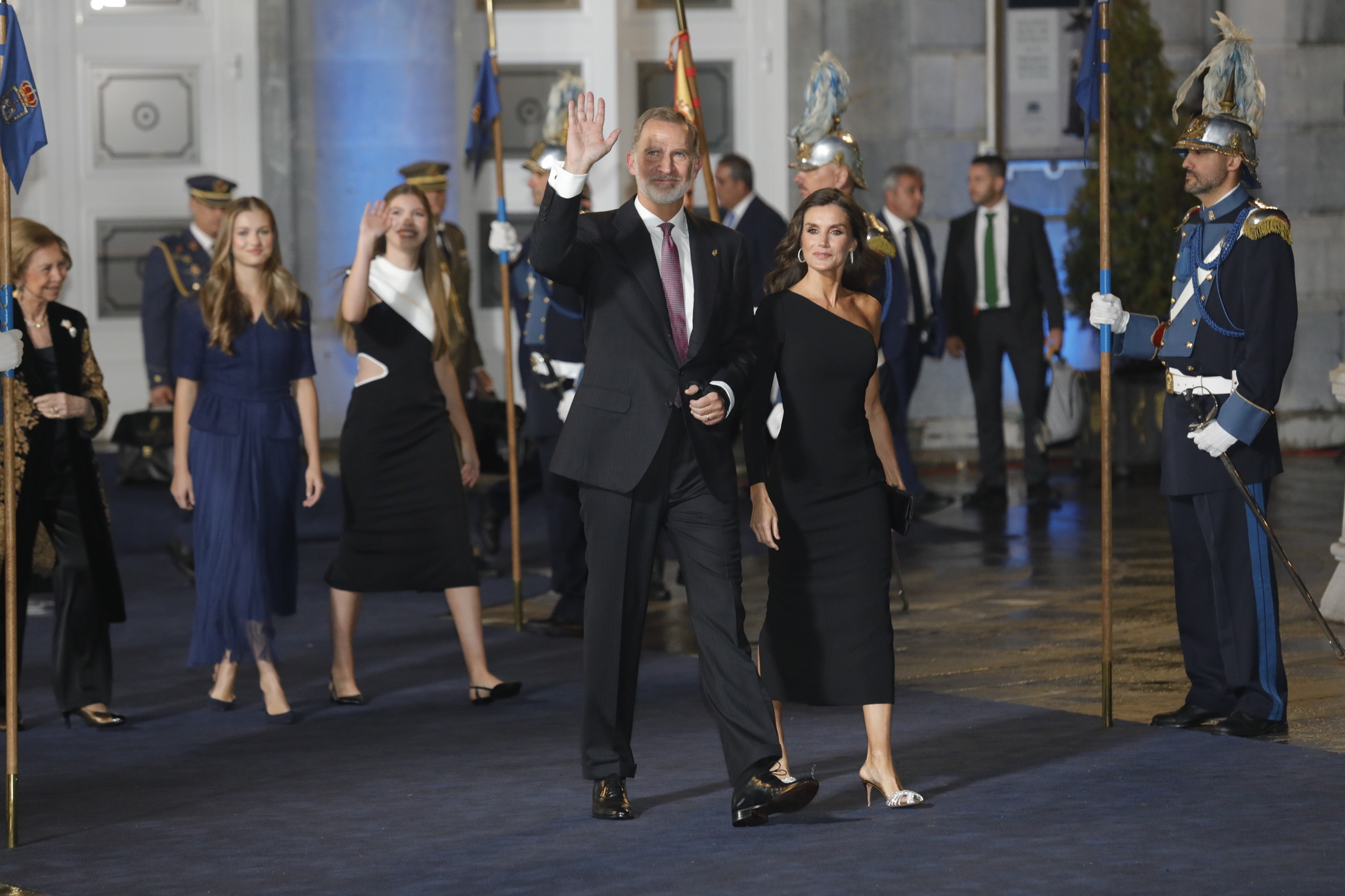 Diana Rubio, experta en protocolo: "En los Premios Princesa de Asturias no hay un color incorrecto para las invitadas. Con un vestido rojo, la reina Letizia llevó en 2019 uno de sus mejores looks"