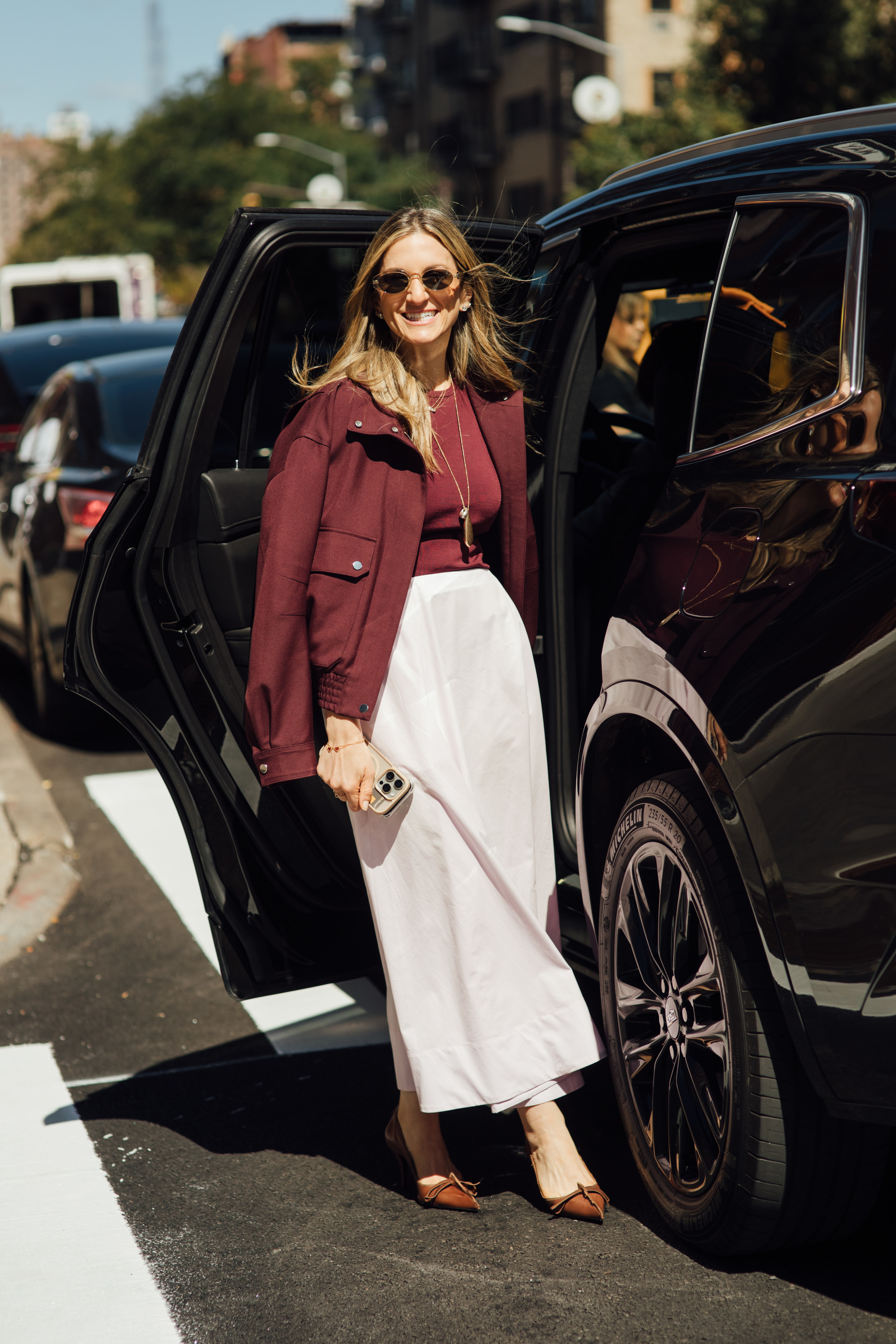 Olvida los pantalones anchos y los vaqueros, acaba de llegar a Zara la falda midi más bonita de la temporada que estilistas y editoras llevaban esperando toda la semana