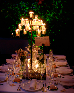 Mesa decorada para boda de noche