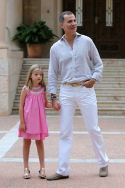 El Rey Felipe VI junto a la infanta Sofa.