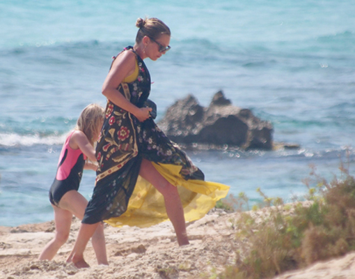 Kate Moss de vacaciones en las playas de Formentera