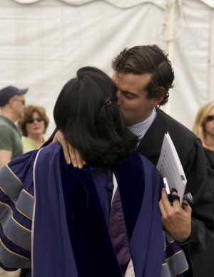 Ana Patricia Botn junto a Felipe Morens Botn, su hijo, en su graduacin en George Town.