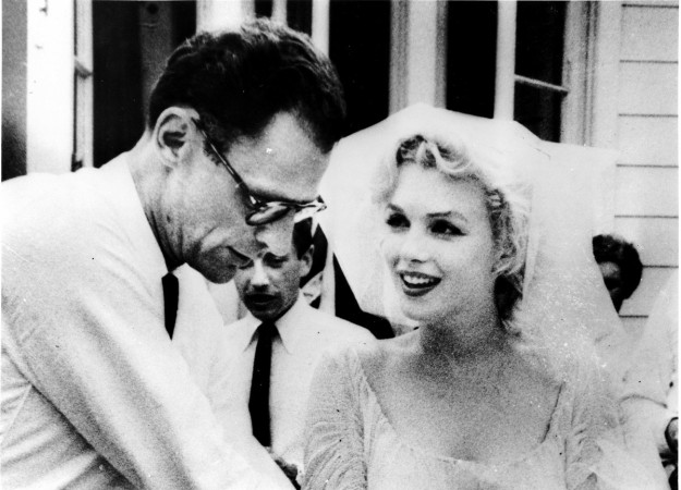 Marilyn Monroe el dia de su boda con Henry Miller. 