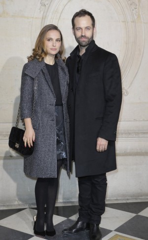 Natalie Portman y su marido, Benjamin Millepied, asistentes vip al desfile de Dior Alta Costura.