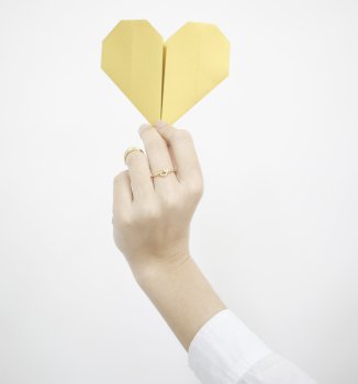 Aristocrazy felicita San Valentn con corazones de Origami y una coleccin exclusiva