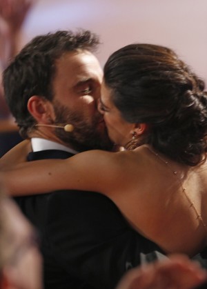 El beso de Clara Lago a Dani Rovira. 