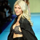Etam, el desfile más sexy de Paris Fashion Week