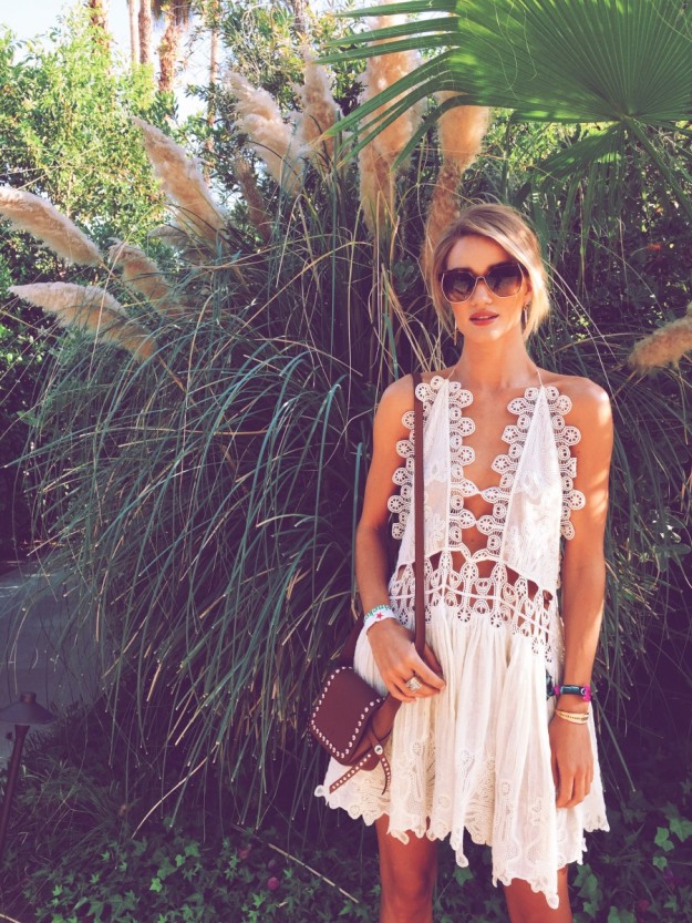 Rosie Huntington-Whiteley con vestido de Chloé en Coachella 2015.
