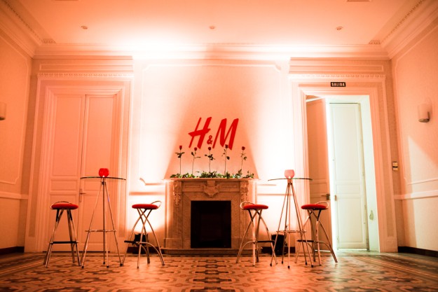 El interior contaba con un punto muy natural -filosofa de la coleccin H&M Conscious Exclusive- gracias a la decoracion floral.