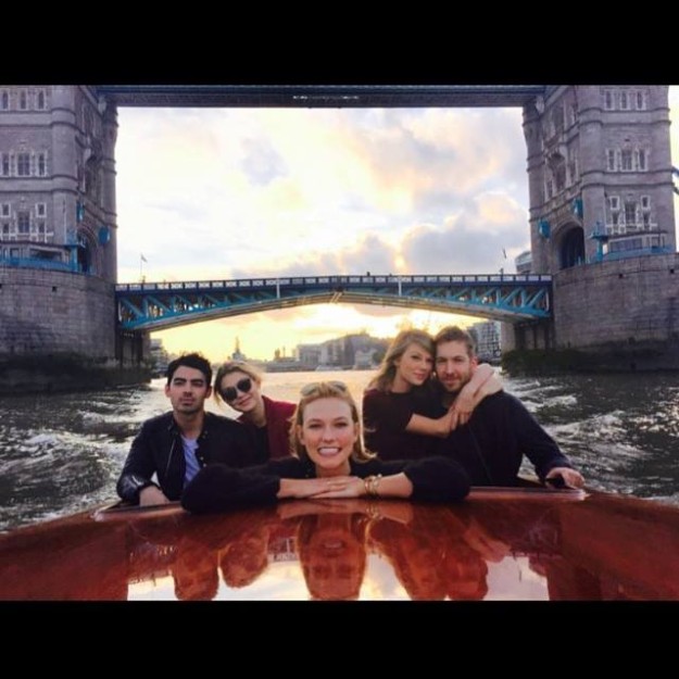 La imagen que ha colgado Karlie Kloss en su Instagram y que confirma que las dos parejas del momento se llevan de maravilla.