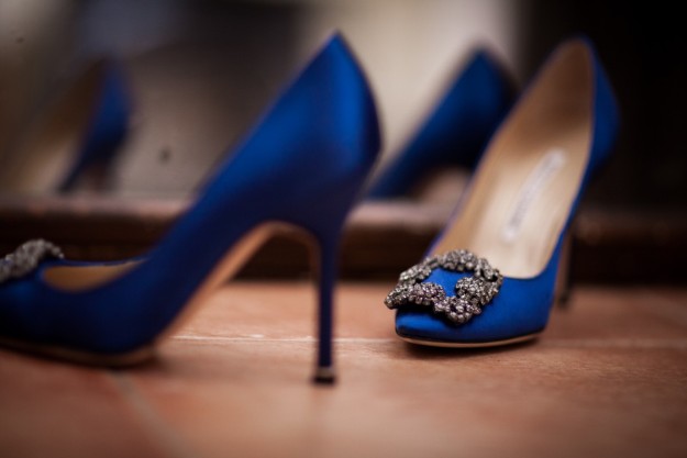 Zapatos modelo Hangisi en color azul klein de Manolo Blahnik.
