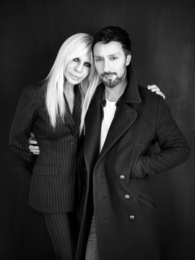 Donatella (directora artística) y Anthony Vaccarello (director creativo) de Versus Versace