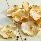 Kir royal + chips de manzana, el cóctel exprés y el snack más sano