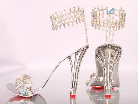 Las sandalais de diamantes valoradas en 300.000 euros son de la firma británica The House Of Borgezie.