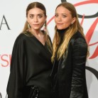 Las hermanas Olsen, denunciadas por una becaria