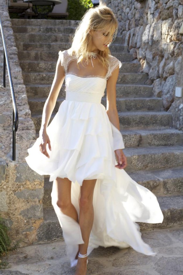 Es uno de nuestros vestidos de novia favoritos de todos los tiempos por la forma en que aun el romanticismo con el punto sexy.