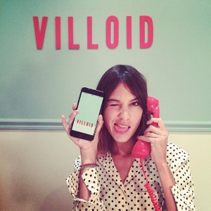La foto con la que Alexa Chung comunicó en su Instagram el lanzamiento de Villoid.