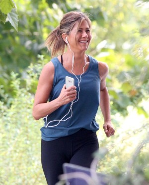 Jennifer Aniston haciendo running.