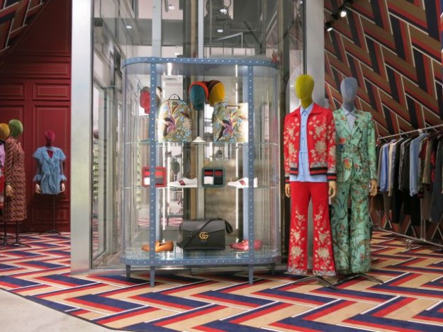 El director creativo de Gucci, Alessandro Michele, ha sido el encargado de crear un concepto visual nico concebido exclusivamente para el Dover Street Market de Nueva York.
