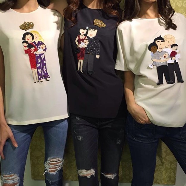 Las camisetas con las que Dolce & Gabbana celebra las familias de padres homosexuales.