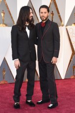 Alessandro Michele pisa la alfombra roja de los Oscar con Jared Leto