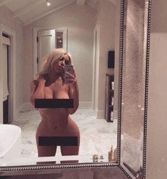 Kim Kardashian se desnuda en Instagram