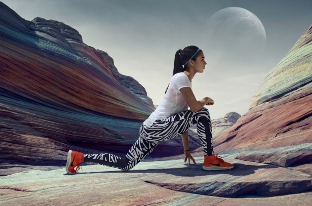 Chica runner corriendo con las nuevas Nike LunarEpic Flyknit.