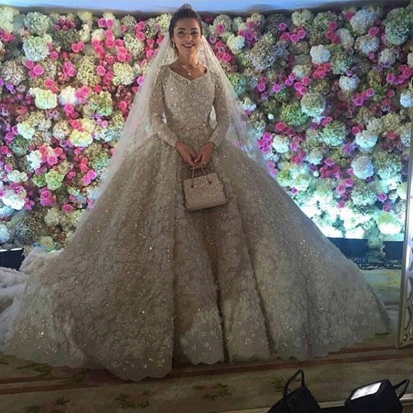 El vestido de novia firmado por Elie Saab, costó alrededor de un millon de dólares.