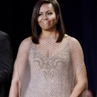 Michelle Obama, impresionante de Givenchy Couture, de cena en la Casa Blanca