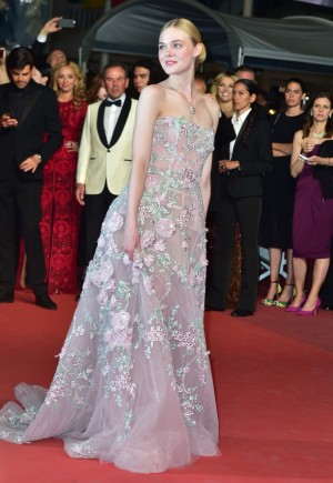 Elle Fanning en el estreno de la pelcula The Neon Demon en Cannes 2016.