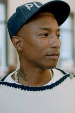 Pharrell Williams visita los talleres artesanos de Chanel