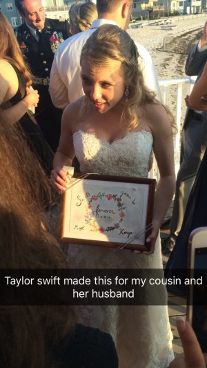 Además de cantar en la celebración de su boda, Taylor Swift les regaló este detalle a la pareja. 