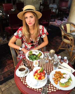La blogger Chiara Ferragni desayunando en el Chateau Marmont