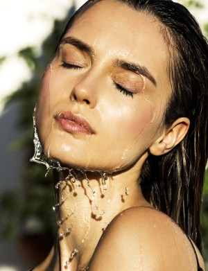 El maquillaje waterproof y water resistant que soportar el agua y las altas temperaturas.