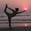 Qu beneficios tiene practicar yoga en la playa?