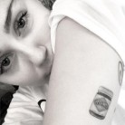 Miley Cyrus declara su amor a Liam Hemsworth con el tatuaje más raro del mundo