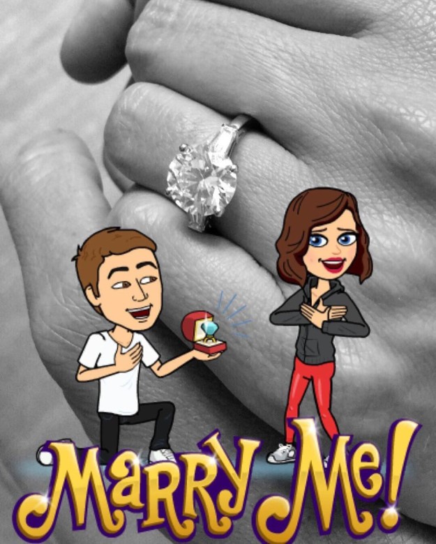 El anillo de compromiso con el que Miranda Kerr anunciaba en Instagram su próxima boda.
