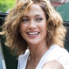 El corte swag con flequillo de Jennifer Lopez