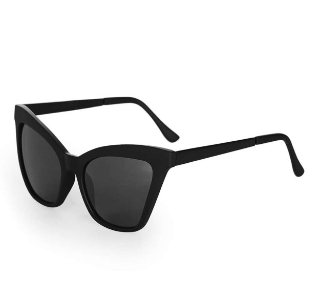 Gafas de sol cateye de montura negra. De Topshop, 26,00 euros.