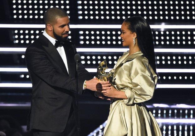 Drake fue el encargado de entregar un premio a la cantante.