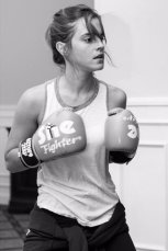 Emma Watson se pone los guantes de boxeo (por la igualdad)