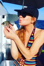 Lindsay Lohan pierde medio dedo en un accidente en barco