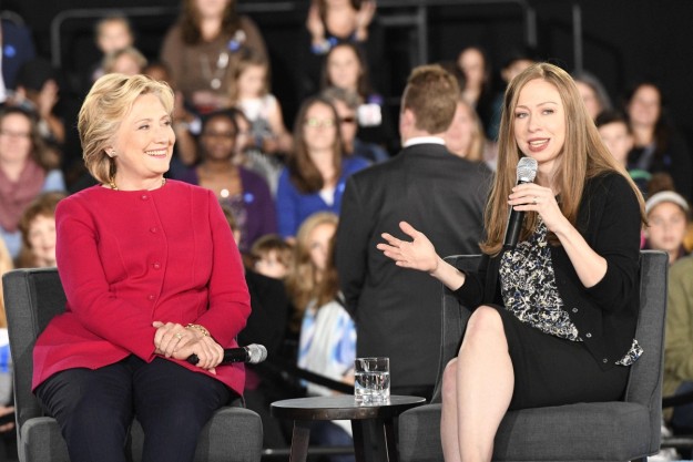Hillary Clinton y su hija Chelsea Clinton. 